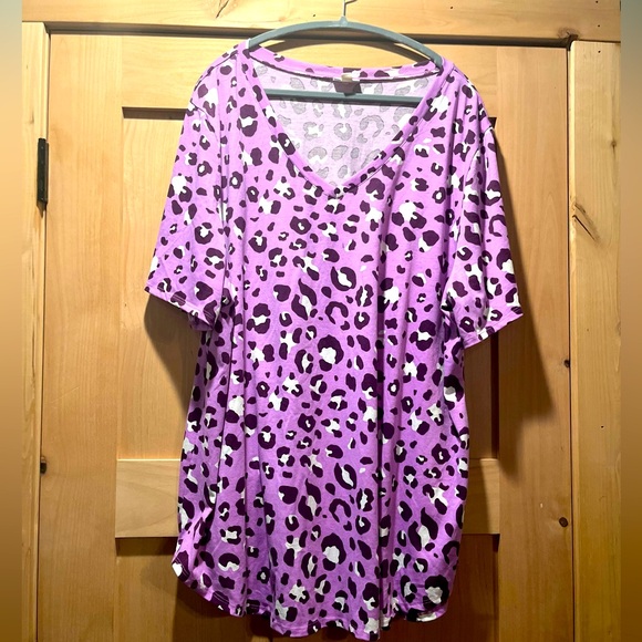 LuLaRoe Tops - LuLaRoe purple and white 3x shirt.